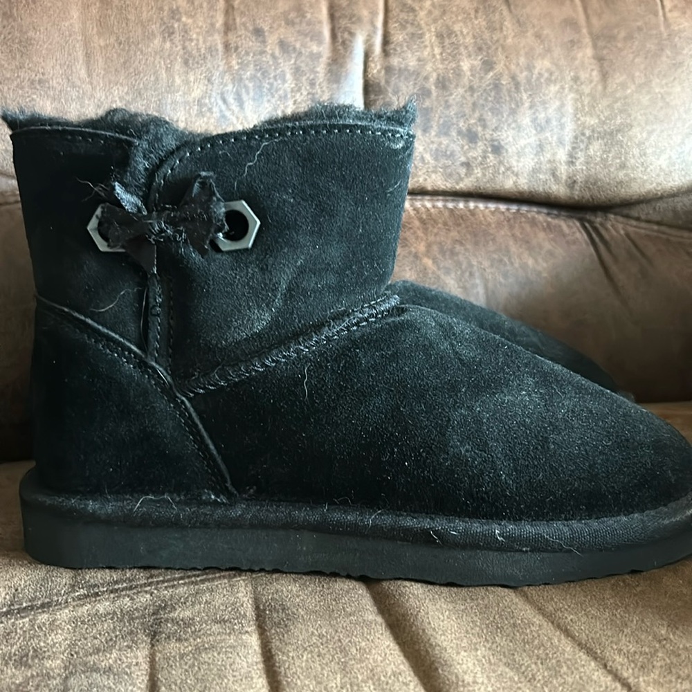 Pawz by Bear Paw black boots